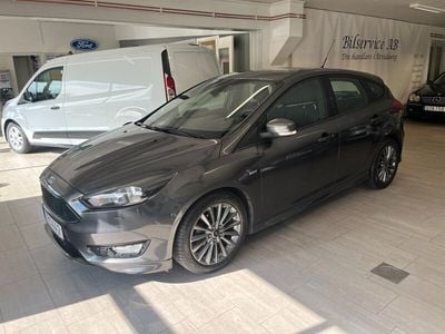 Begagnad Ford Focus ST-Line 126 HK (92 kW) 2016 Grå Halvkombi