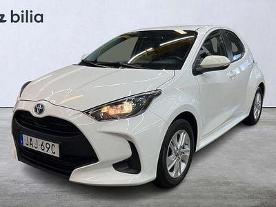 Begagnad Toyota Yaris Hybrid Active 92 HK (67 kW) 2023 Vit Halvkombi