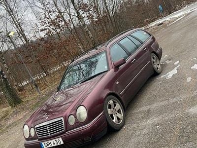Begagnad Mercedes E430 279 HK (205 kW) 1998 Sedan