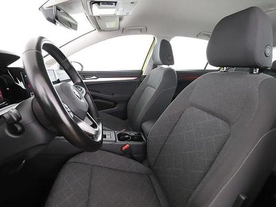 Gul Begagnad 2020 VW Golf VIII Halvkombi | 178 000 kr (Marknadspris)