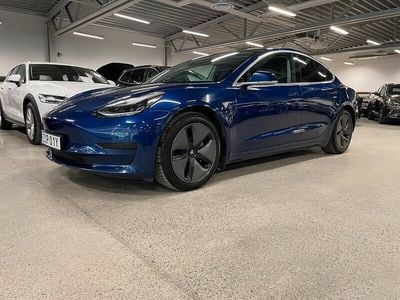 Begagnad Tesla Model 3 Standard Range Plus 239 kW (325 HK) 2020 Blå Sedan