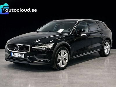 Svart Begagnad 2023 Volvo V60 CC Core Kombi | 338 900 kr (Marknadspris)