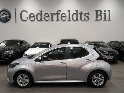 Silver Begagnad 2022 Toyota Yaris Hybrid Active Halvkombi | 179 900 kr (Marknadspris)