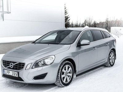 Begagnad Volvo V60 Summum 163 HK (119 kW) 2011 Silver Kombi