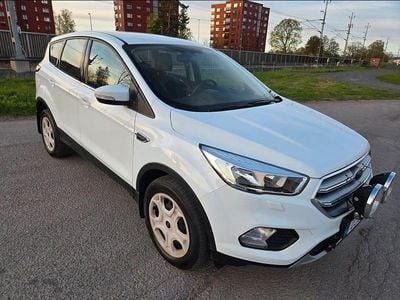 Vit Begagnad 2019 Ford Kuga Trend SUV | 149 000 kr (Marknadspris)
