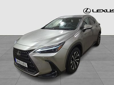 Ljusgrå Begagnad 2024 Lexus NX450h+ Business Edition SUV | 589 900 kr (Bra pris)