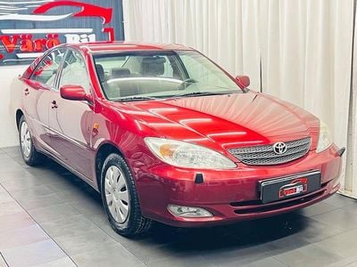 Begagnad Toyota Camry 152 HK (111 kW) 2002 Mörkröd Sedan