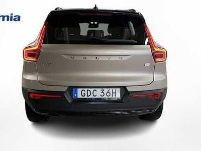 Grå Begagnad 2022 Volvo XC40 Core SUV | 329 900 kr