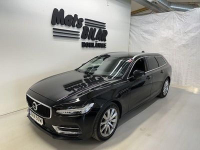 Svart Begagnad 2020 Volvo V90 Momentum Kombi | 289 900 kr (Marknadspris)