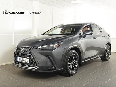 Grå Begagnad 2023 Lexus NX450h+ Executive Line SUV | 569 900 kr (Marknadspris)
