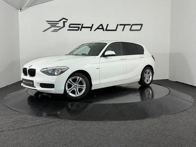 Begagnad BMW 118 Sport Line 143 HK (105 kW) 2013 Vit Halvkombi