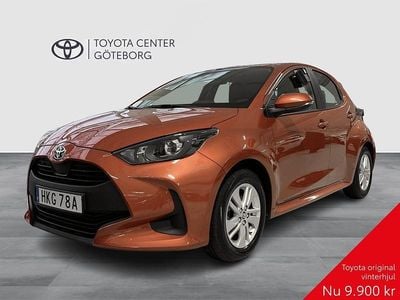 Orange Begagnad 2022 Toyota Yaris Hybrid Active Halvkombi | 219 900 kr (Marknadspris)