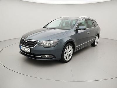 Begagnad Skoda Superb Elegance 160 HK (117 kW) 2014 Grå Kombi