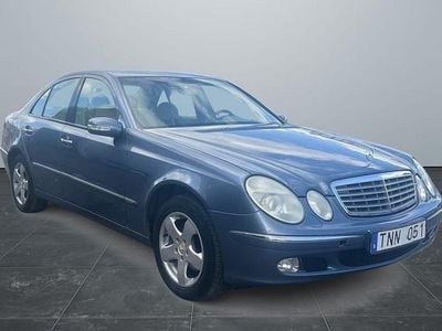 Begagnad Mercedes E240 177 HK (130 kW) 2003 Ljusblå (blå) Sedan