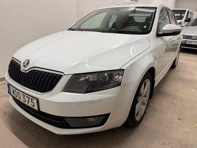 Begagnad Skoda Octavia Sport 105 HK (77 kW) 2015 Vit Halvkombi