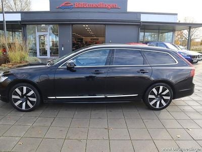 Svart Begagnad 2023 Volvo V90 Core Kombi | 379 900 kr (Marknadspris)