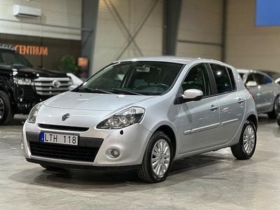 Begagnad Renault Clio II 88 HK (64 kW) 2011 Silver Halvkombi