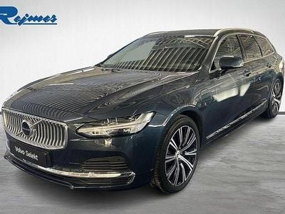 Mörkblå Begagnad 2023 Volvo V90 Core Kombi | 359 900 kr (Marknadspris)