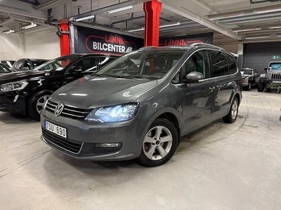Grå Begagnad 2013 VW Sharan Minibuss | 129 000 kr (Marknadspris)