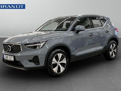 Begagnad Volvo XC40 Core 214 HK (157 kW) 2023 Grå SUV