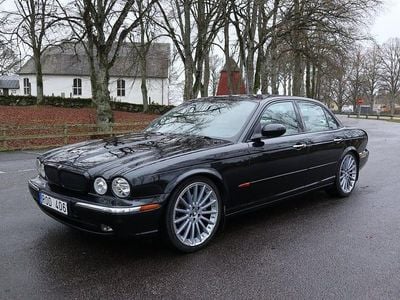 Begagnad Jaguar XJ 258 HK (189 kW) 2004 Svart Sedan