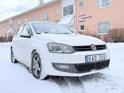 Vit Begagnad 2010 VW Polo Halvkombi | 59 599 kr (Marknadspris)