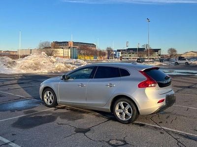 Begagnad Volvo V40 Momentum 120 HK (88 kW) 2016 Silver metallic
