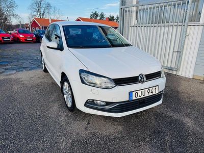 Vit Begagnad 2016 VW Polo Halvkombi | 99 900 kr (Marknadspris)