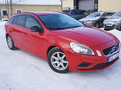 Begagnad Volvo V60 R-Design 136 HK (100 kW) 2012 Röd Kombi