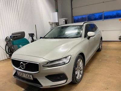 Begagnad Volvo V60 197 HK (144 kW) 2022 Birch light metallic Kombi
