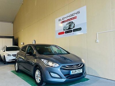 begagnad Hyundai i30 5-dörrar 1.6 CRDi Navi Backkamera Dragkrok