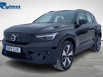 Svart Begagnad 2022 Volvo XC40 Plus SUV | 329 900 kr (Marknadspris)