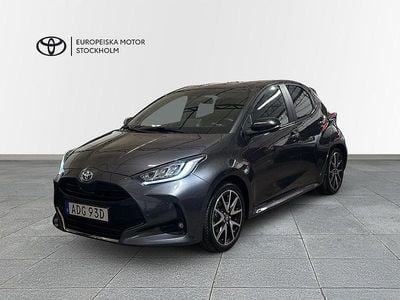 Begagnad Toyota Yaris Hybrid Style 92 HK (67 kW) 2022 Mörkgrå Halvkombi