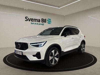 Crystal vit metallic Begagnad 2022 Volvo XC40 Plus SUV | 359 900 kr (Marknadspris)