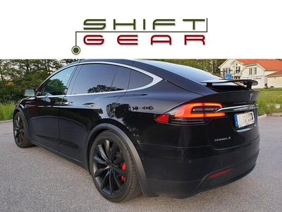 Begagnad Tesla Model X 567 kW (772 HK) 2016 Obsidiansvart metallic | ultravitt läder SUV