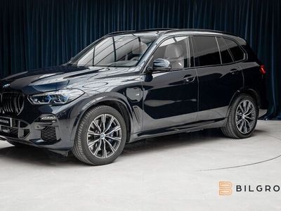 begagnad BMW X5 xDrive45e 394hk M Sport B&W Panorama Luftfj 360 Laser