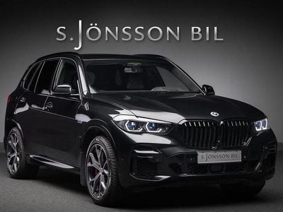Safirsvart metallic Begagnad 2023 BMW X5 iPerformance SUV | 769 000 kr (Marknadspris)