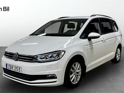 Vit (pure white) Begagnad 2017 VW Touran Minibuss | 239 800 kr (Lite dyr)