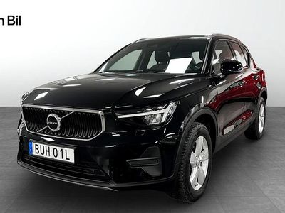 Svart Begagnad 2022 Volvo XC40 Momentum SUV | 279 000 kr (Marknadspris)