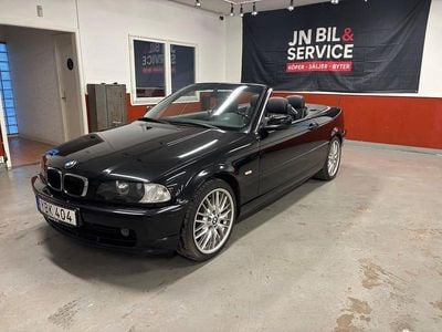 Begagnad BMW 320 170 HK (125 kW) 2002 Svart Cab