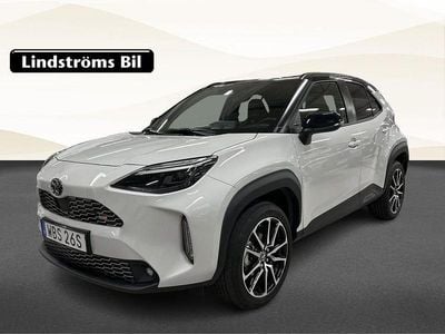 Grå Begagnad 2025 Toyota Yaris Hybrid Sport SUV | 384 900 kr
