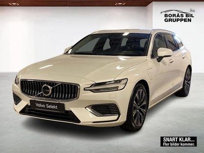 Begagnad Volvo V60 Core 355 HK (261 kW) 2023 Vit Kombi