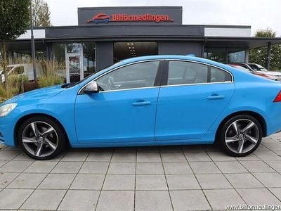 Blå samma som bilen Begagnad 2012 Volvo S60 R-Design Sedan | 139 900 kr (Marknadspris)