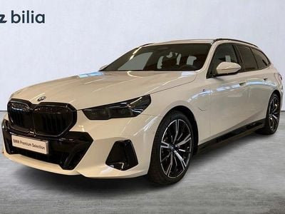 Vit Begagnad 2025 BMW 530 M Sport Kombi | 648 600 kr