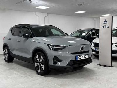 Grå Begagnad 2023 Volvo XC40 Single Motor Extended Range SUV | 414 900 kr (Marknadspris)
