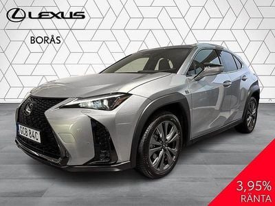 Silver Begagnad 2025 Lexus UX 300h Sport Design Packet SUV | 394 900 kr (Marknadspris)