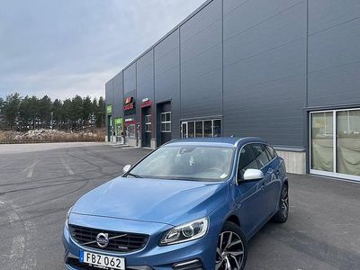 Blå Begagnad 2015 Volvo V60 R-Design Kombi | 185 000 kr (Marknadspris)