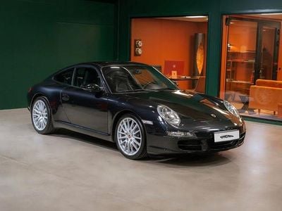 Begagnad Porsche 911 Carrera 325 HK (239 kW) 2007 Svart Sportkupé