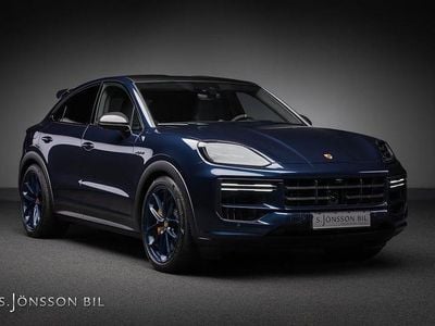Deep sea blue metallic Begagnad 2024 Porsche Cayenne Turbo E-Hybrid SUV | 1 949 000 kr