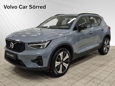 Grå Begagnad 2022 Volvo XC40 Plus SUV | 389 900 kr (Marknadspris)